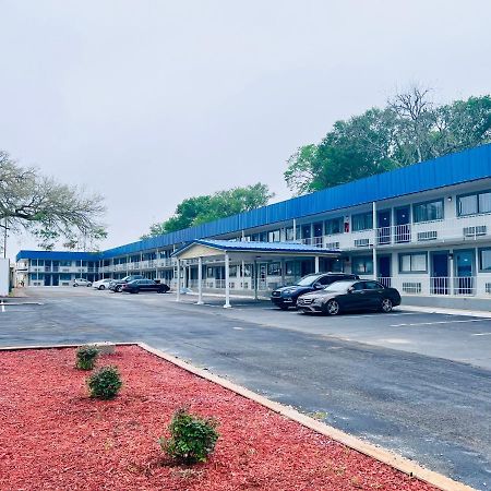 Budget Inn And Suites Crowley 외부 사진